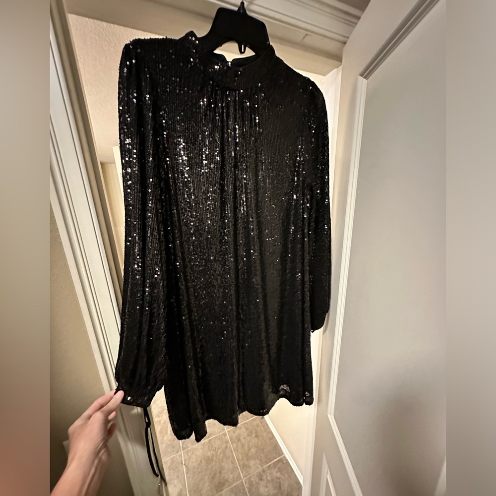 Badgley Mischka  beautiful sequin party dress